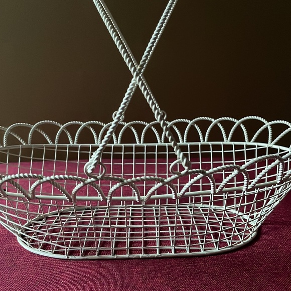 Antique White Wire Bread Basket - Picture 5 of 6